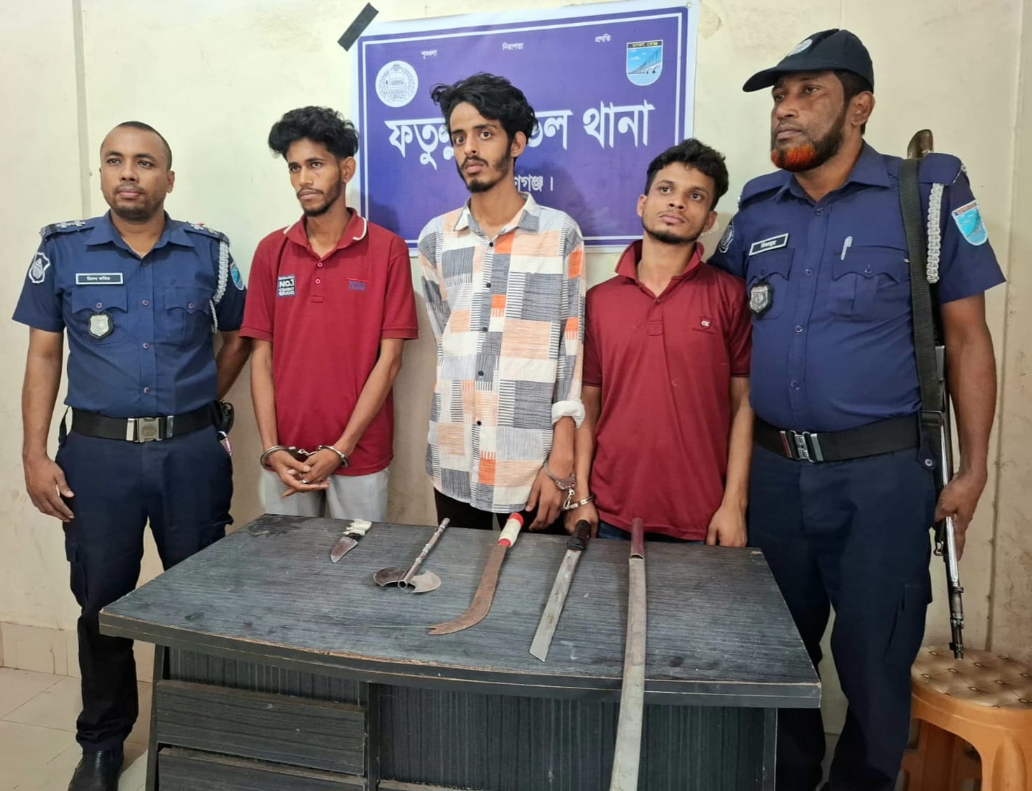 ফতুল্লা মডেল থানা পুলিশ কর্তৃক ডাকতির প্রস্তুতিকালে ৩ জন ডাকাত গ্রেফতার