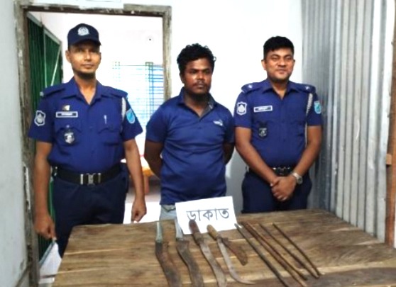 সোনারগাঁয়ে দেশীয় অস্ত্রসহ ডাকাত গ্রেফতার