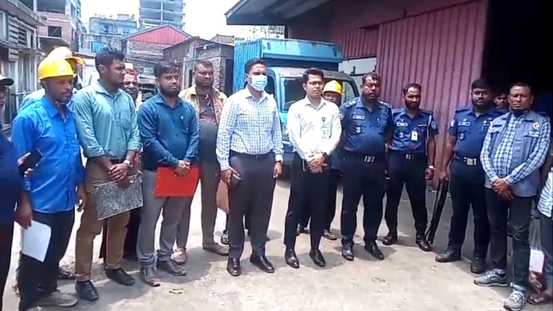 ফতুল্লার সাইনবোর্ডে অবৈধ ফুড প্রসেসিং কারখানার বিদ্যুৎ–গ্যাস সংযোগ বিচ্ছিন্ন
