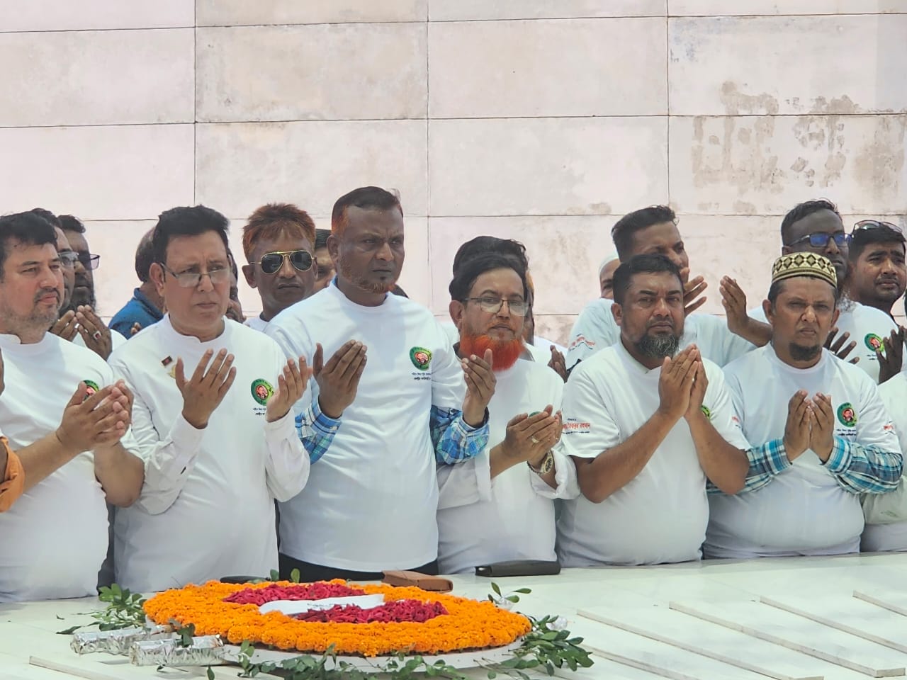 শহিদ জিয়া স্মৃতি সংসদের ৪৫ তম প্রতিষ্ঠা বার্ষিকীতে জিয়াউর রহমানের সমাধিতে শ্রদ্ধা নিবেদন করলেন তৈয়বুর রহমান