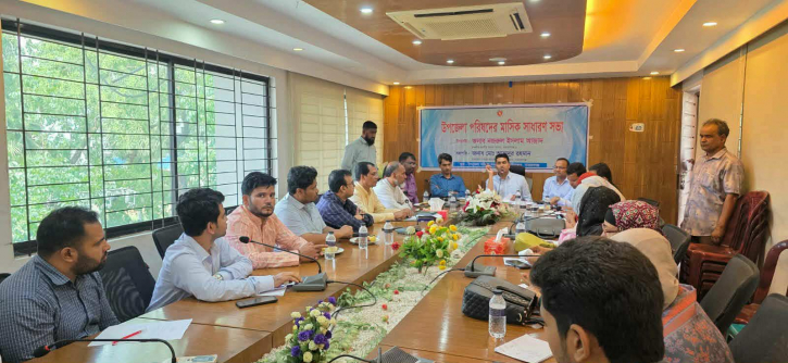 আড়াইহাজারে হত্যা মামলার ৬ আসামি ও আ.লীগের চেয়ারম্যান উপজেলা সভায়!