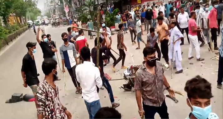 রূপগঞ্জে স্বেচ্ছাসেবকদলের দুই গ্রুপের সংঘর্ষ, গোলাগুলি বাড়িঘরে হামলা ভাঙচুর লুটপাট, আহত-১৫