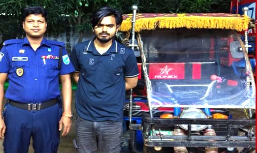 সিদ্ধিরগঞ্জে চুরি হওয়া মিশুক অটোরিকশাসহ চোর আটক 