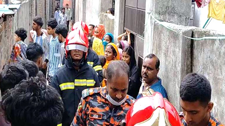 ফতুল্লায় গ্যাস লিকেজে বিস্ফোরণ, একই পরিবারের ৪ জনের মৃত্যু