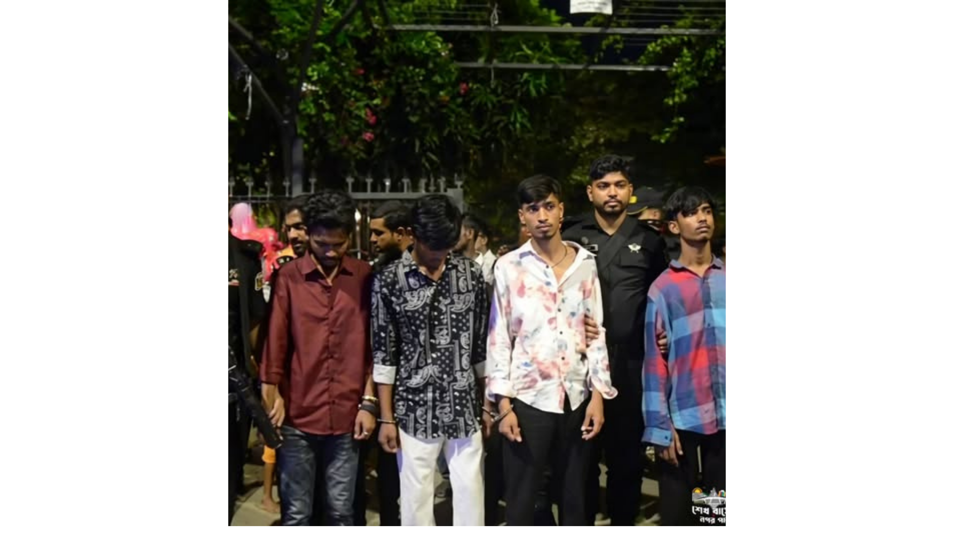 দেওভোগে সিটি পার্ক এজেন্টসহ ৫ অনলাইন জুয়ারী গ্রেফতার