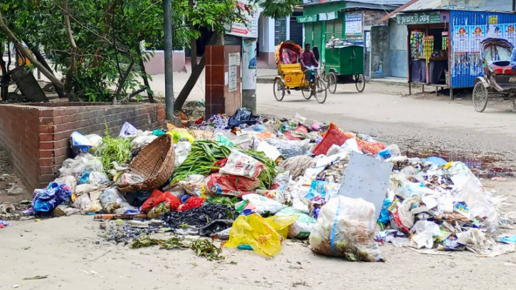 ময়লার স্তুপ আর স্থানীয়দের দখলে বেহাল অবস্থা গলাচিপা মিনি পার্কের, রক্ষণাবেক্ষণ নেই নাসিকের