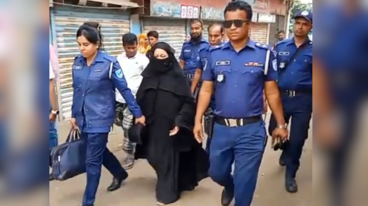 ফতুল্লায় স্বামীকে জবাই করে হত্যার অভিযোগে স্ত্রী গ্রেপ্তার