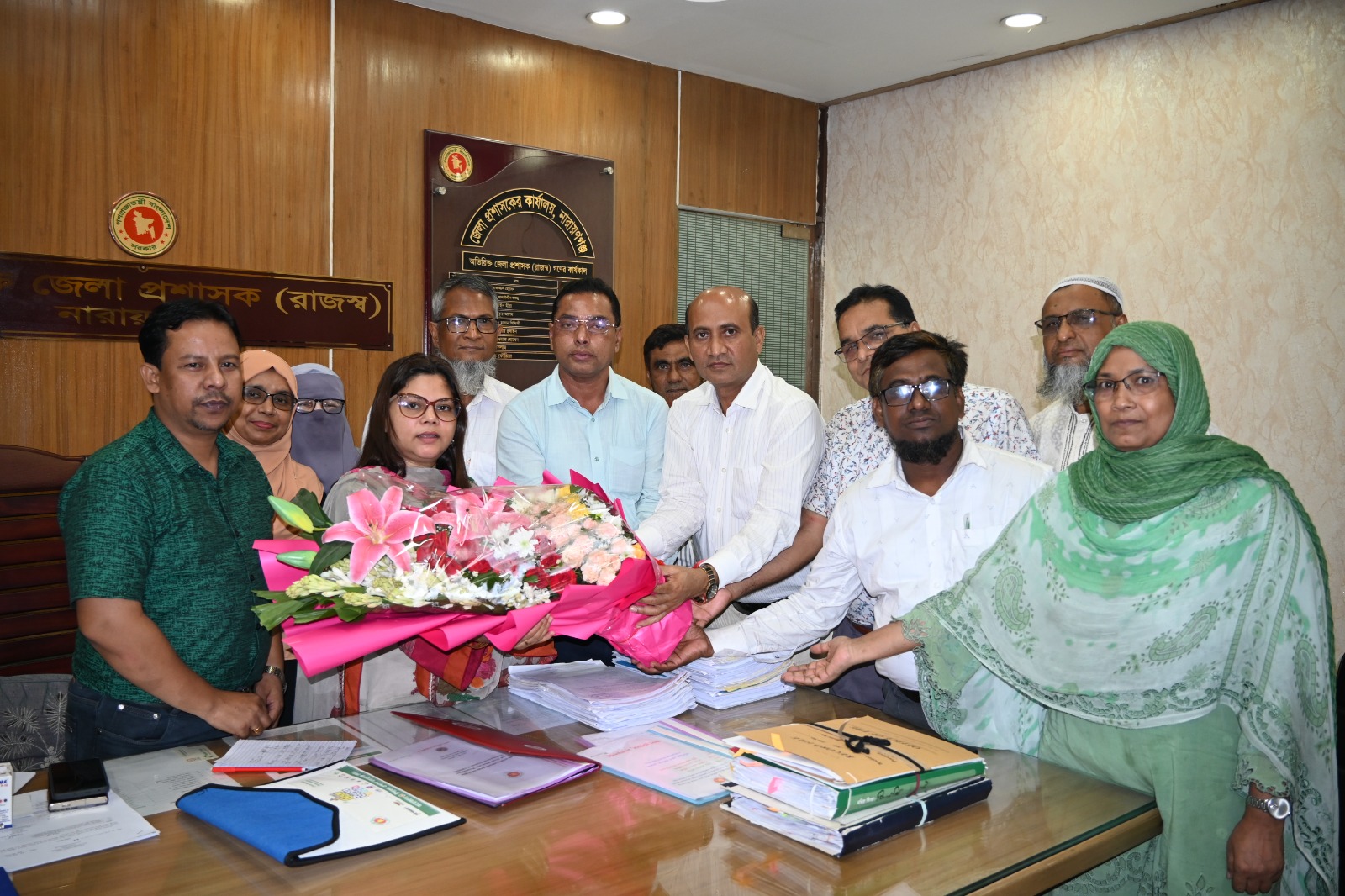 বাংলাদেশ ভূমি অফিসার্স কল্যাণ সমিতির পক্ষ থেকে অতিরিক্ত জেলা প্রশাসককে শুভেচ্ছা 