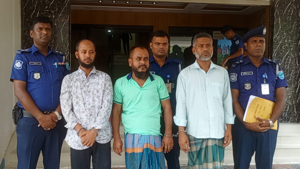 নারায়ণগঞ্জ আদালত প্রাঙ্গন থেকে ২ প্রাইভেটকার ও মোটরসাইকেল চুরি: নারায়ণগঞ্জ ও কুমিল্লা থেকে ৩ চোর আটক