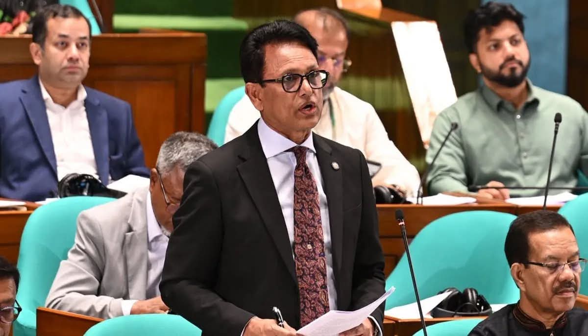 ২০২৭ থেকে ষষ্ঠ শ্রেণিতে যুক্ত হচ্ছে ‘লার্নিং উইথ হ্যাপিনেস’ বই