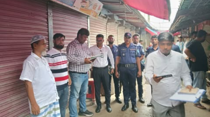 কাঁচপুরে ২৬৩ কেজি নিষিদ্ধ পলিথিন জব্দ; দুই প্রতিষ্ঠানকে ১০ হাজার টাকা জরিমানা