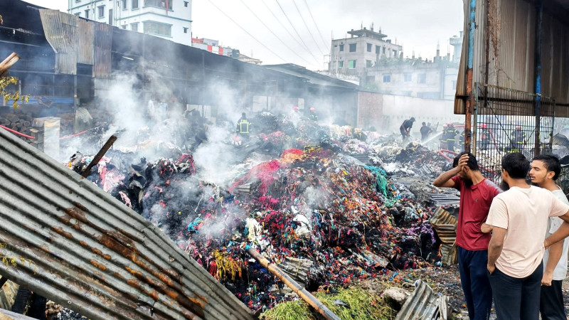 ফতুল্লায় জুটের গুদামে ভয়াবহ আগুন, ৪০ লাখ টাকার ক্ষয়ক্ষতি   