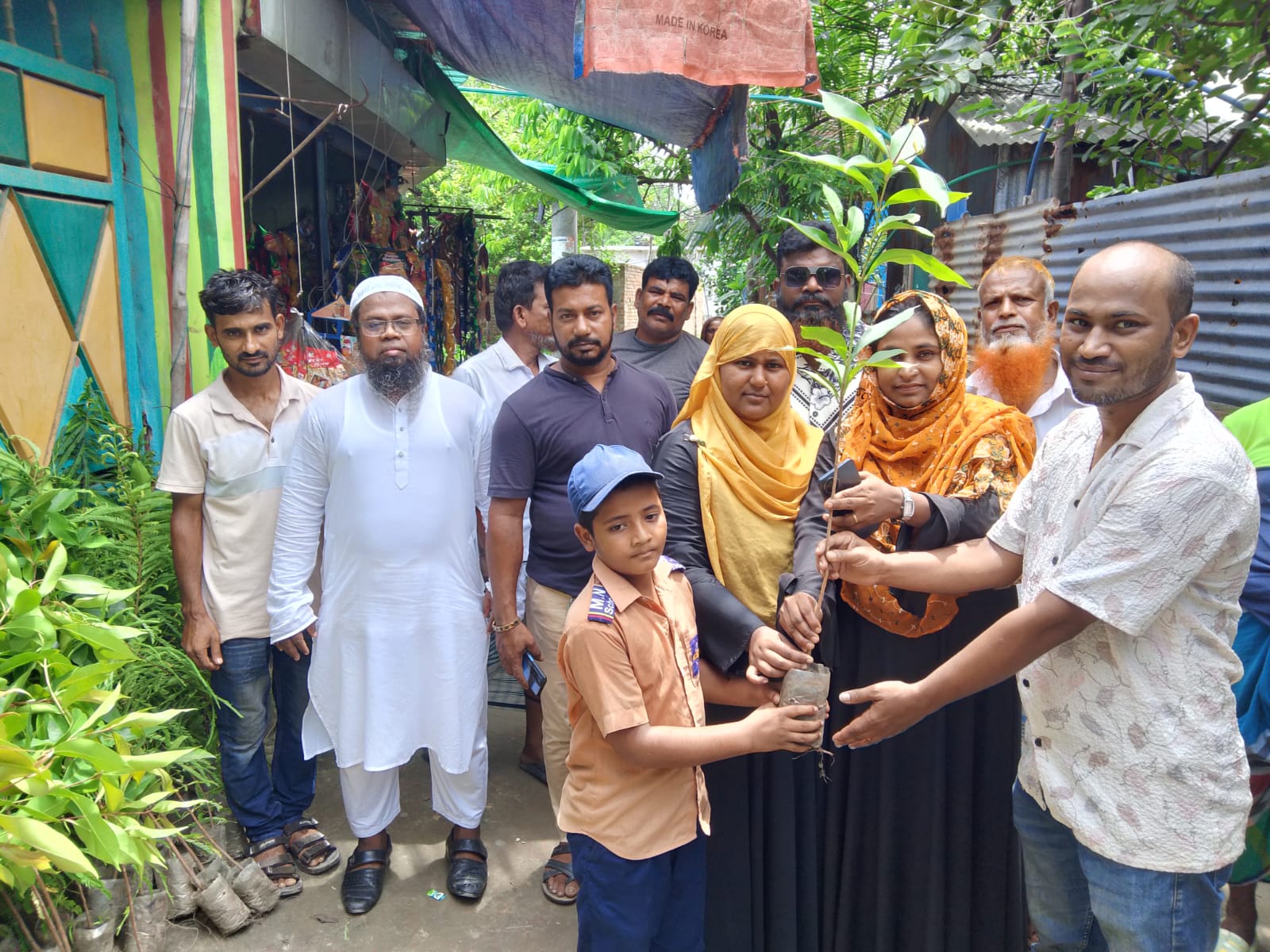 মাসব্যাপী বৃক্ষরোপণ ও চারা বিতরণ কর্মসূচির শুভ উদ্বোধন