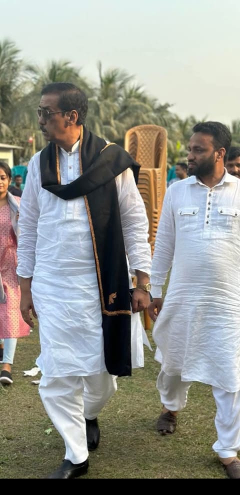 পদধারী আওয়ামী লীগ নেতা ও একাধিক মামলার আসামি নাহিদ হাসান সবুজ প্রকাশ্যে, গ্রেপ্তার না হওয়ায় স্থানীয়দের ক্ষোভ
