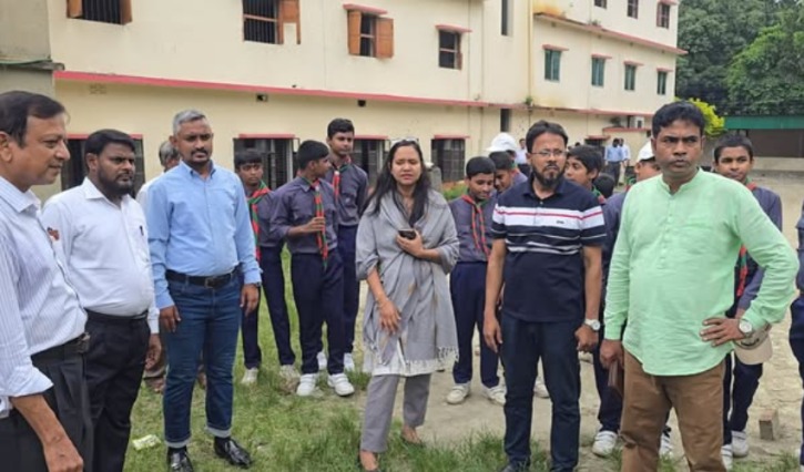 শুধু স্কুলের আঙিনা নয়, ভবনের ছাদও পরিষ্কার-পরিচ্ছন্ন রাখতে হবে : ইউএনও
