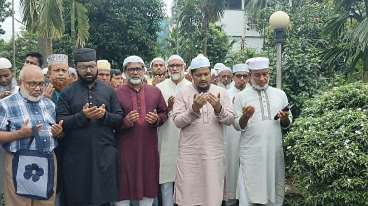 শহীদদের কবর জিয়ারত করলেন মহানগর জামায়াত আমীর আবদুল জব্বার