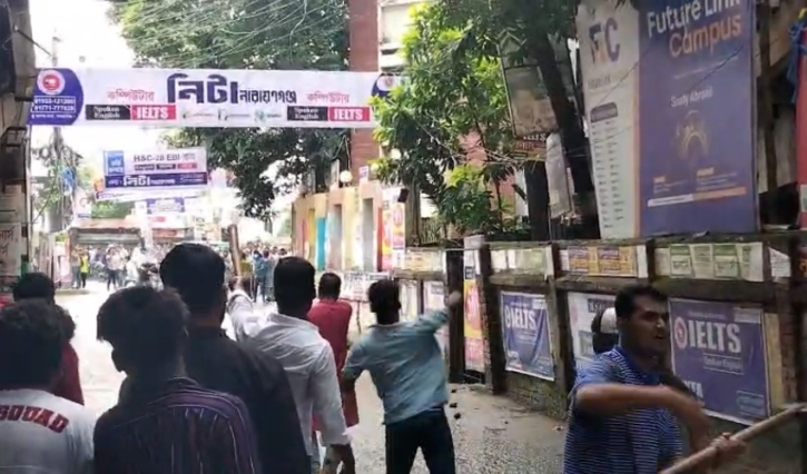 কলেজ রোডে ছাত্রদল-শিবিরের দফায় দফায় সংঘর্ষে আহত ৫