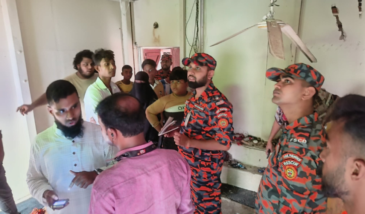 বন্দরে গ্যাসের লিকেজে আগুন, শিশুসহ একই পরিবারের ৩ জন দগ্ধ