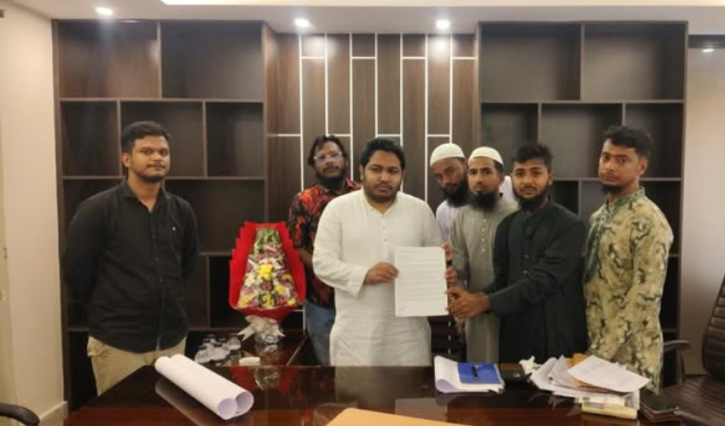 সড়কের দাবিতে এমপি আল আমিনের কাছে ‘বাংলাদেশ খাঁদ’বাসীর স্মারকলিপি