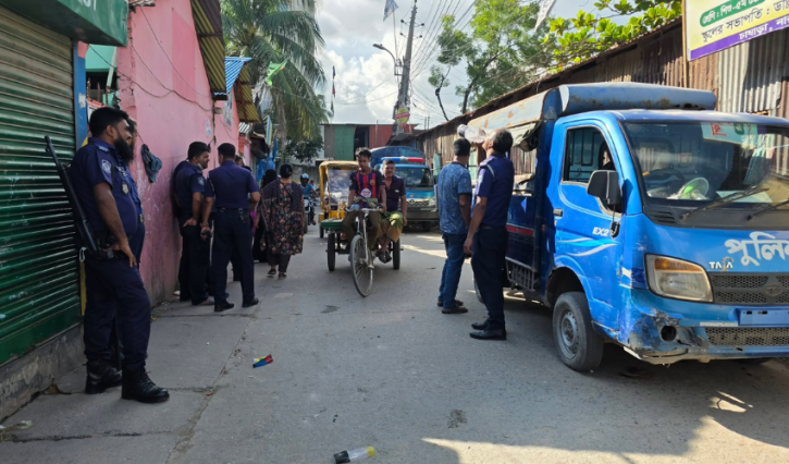ফতুল্লার ইসদাইরে মাদক ব্যবসায়ীদের সঙ্গে গোলাগুলি, পুলিশসহ আহত অন্তত ৪