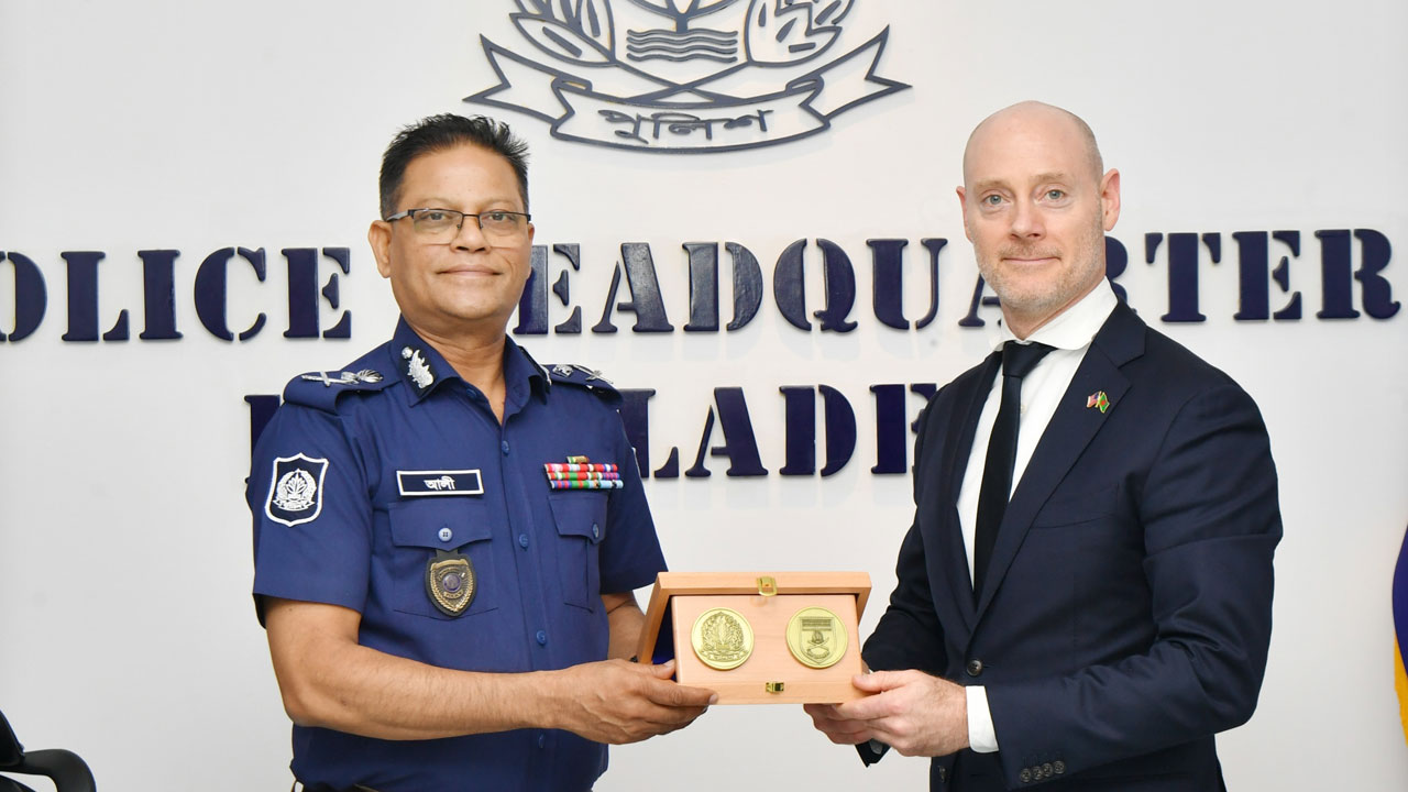 আইজিপির সঙ্গে এফবিআই প্রতিনিধিদলের বৈঠক