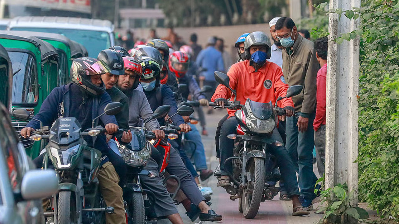 এবার মোটরসাইকেলের সামনেও বসছে নম্বর প্লেট