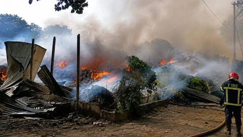 গাজীপুরে ঝুটের গুদামে লাগা আগুন চার ঘণ্টা পর নিয়ন্ত্রণে