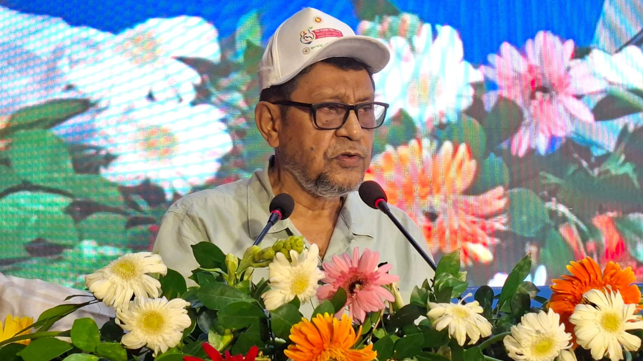 শিশুর সুস্বাস্থ্যে মায়ের দুধের বিকল্প নেই: স্বাস্থ্যমন্ত্রী