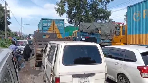 ঢাকা-চট্টগ্রাম মহাসড়কে ৪২ কিলোমিটার যানজট