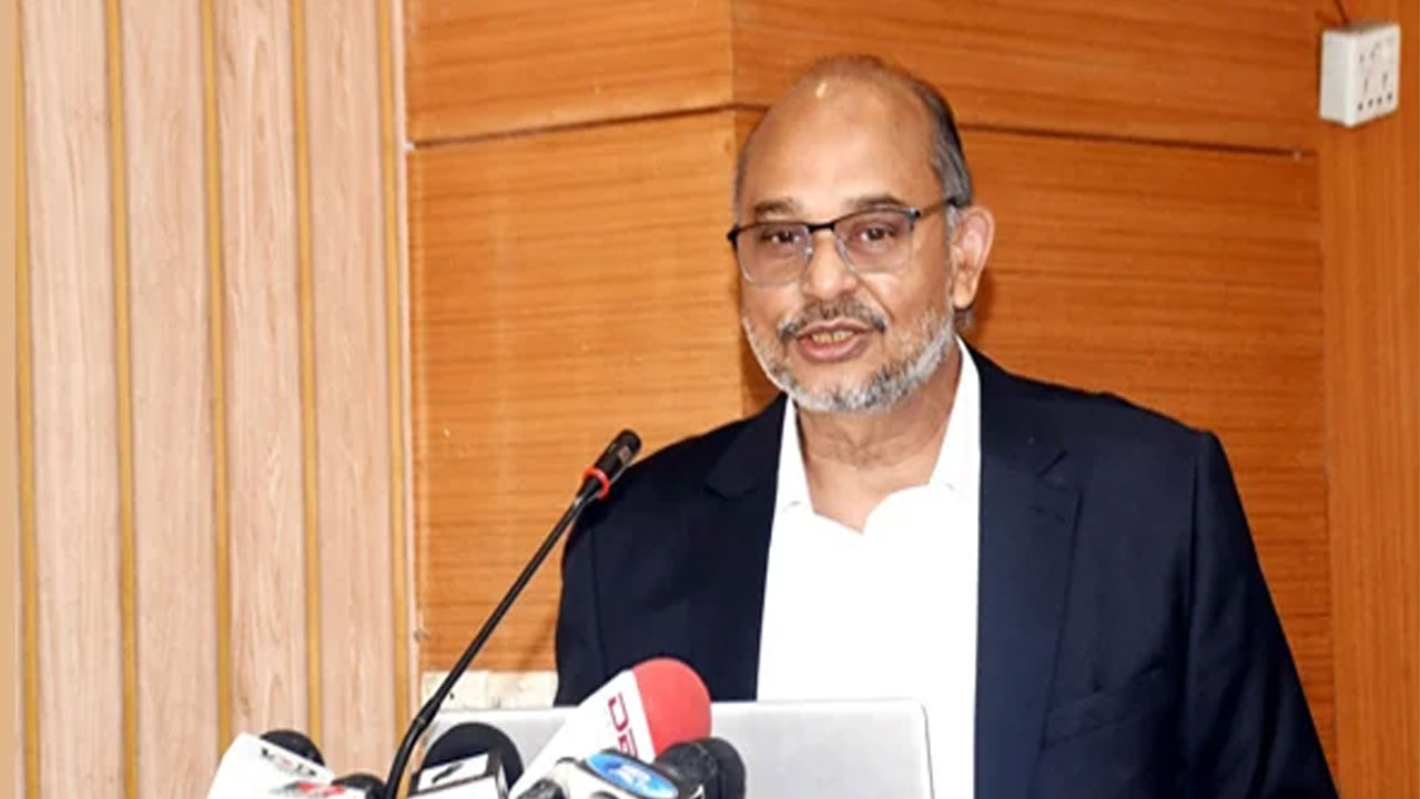 গ্যাস-এলপিজি নির্ভরতা কমাতে নবায়নযোগ্য জ্বালানিতে জোর অর্থ উপদেষ্টার