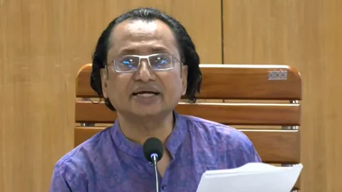 রাজধানীতে কিছুটা লোডশেডিং মেনে নিতে হবে: তথ্য উপদেষ্টা