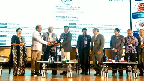 ওষুধের দাম কমাতে সাশ্রয়ী উৎপাদন ব্যবস্থার ওপর জোর ইউজিসি চেয়ারম্যানের