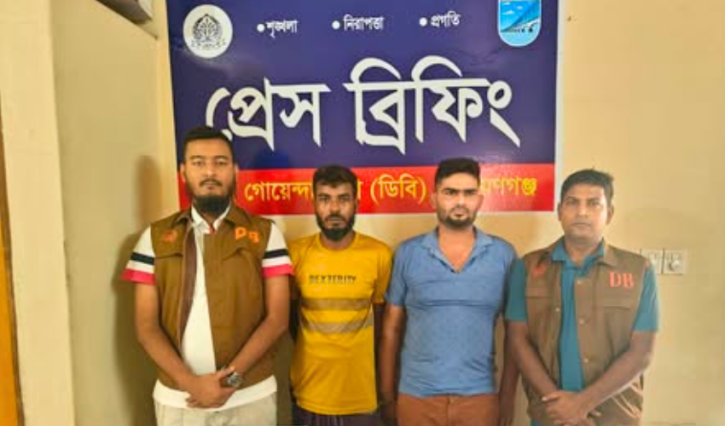 সিদ্ধিরগঞ্জে ৭৪ বোতল মাদকসহ দুজন গ্রেপ্তার