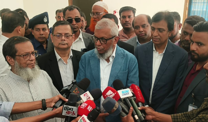 বন্দরে শ্রমকল্যাণ কমপ্লেক্স পরিদর্শনে প্রবাসীকল্যাণমন্ত্রী
