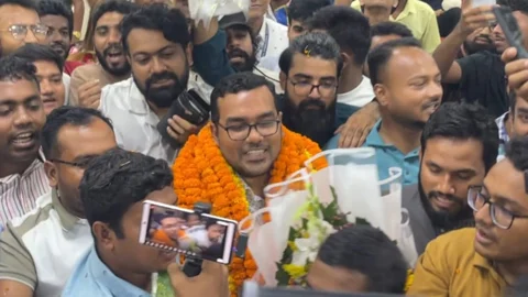 নিজের স্কলারশিপ বেগম খালেদা জিয়াকে উৎসর্গ করলেন ছাত্রদল নেতা