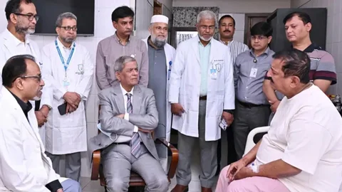ভূমিমন্ত্রীকে দেখতে হাসপাতালে রাষ্ট্রপতি