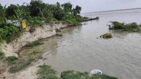 যমুনার পানি কমতেই তীব্র ভাঙন, ঝুঁকিতে বিদ্যুৎ উপকেন্দ্র