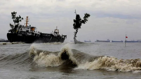 ঘূর্ণিঝড়ের আশঙ্কা, আবহাওয়ার বিশেষ বিজ্ঞপ্তি